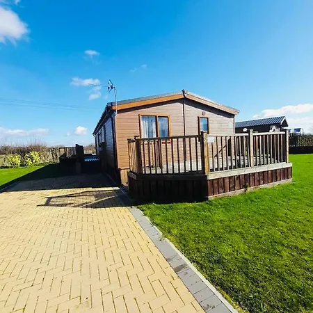 Holiday home Hedgerow With Hot Tub