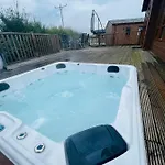 Hedgerow With Hot Tub
