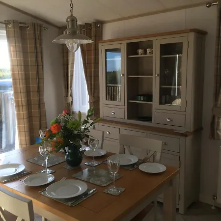 Hedgerow With Hot Tub Malton