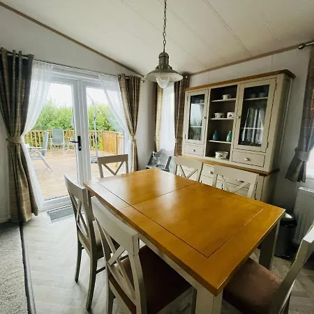 Hedgerow With Hot Tub Casa de Férias