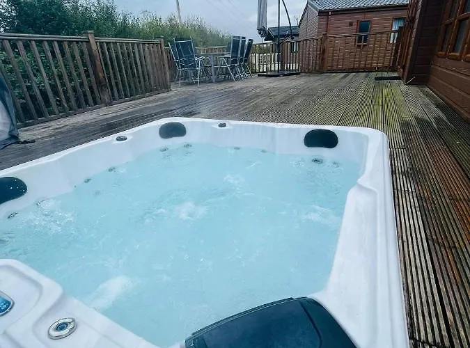 Hedgerow With Hot Tub