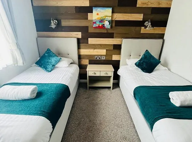 Hedgerow With Hot Tub 度假居 *